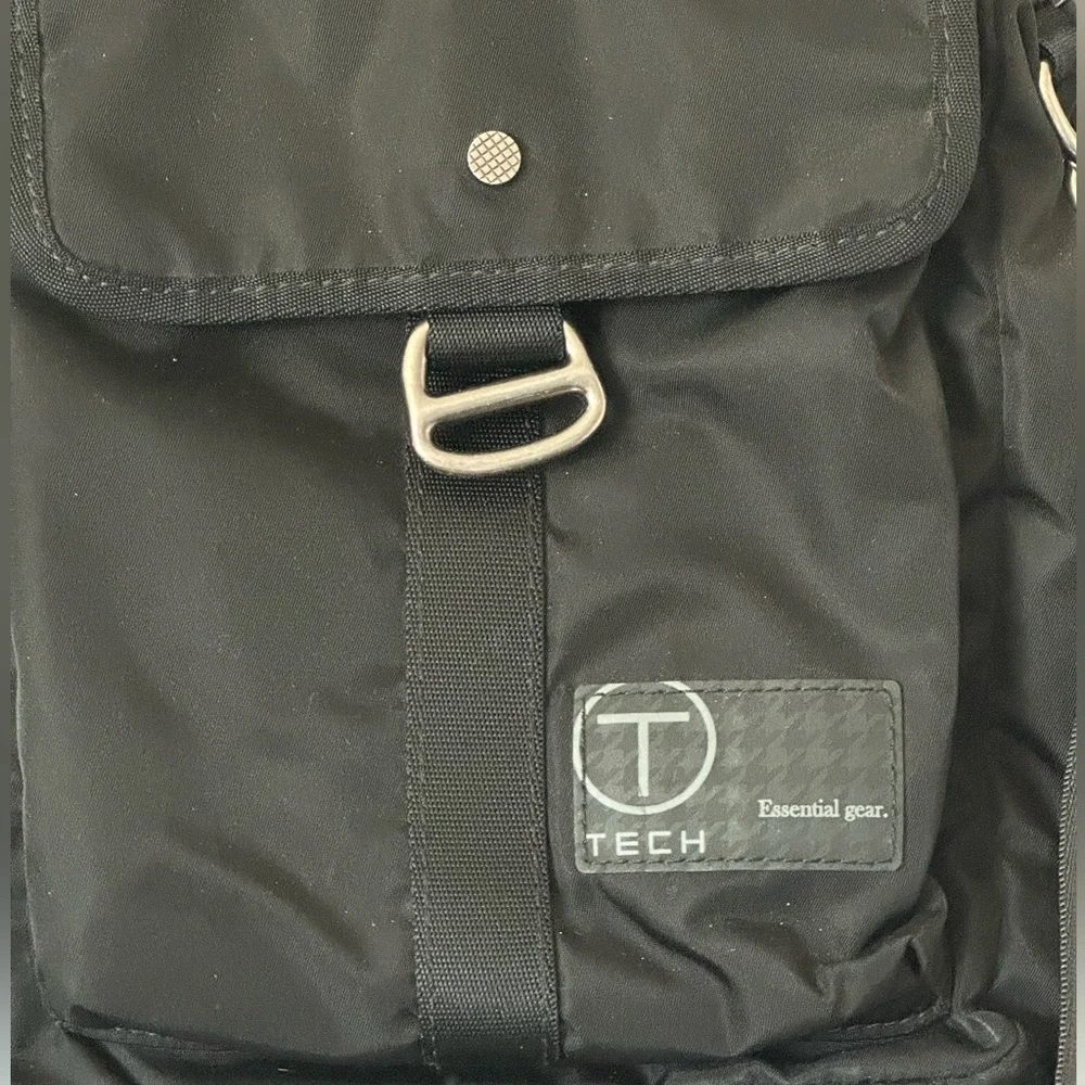 Vintage Tumi laptop/crossbody bag. Black with red lining, great find!